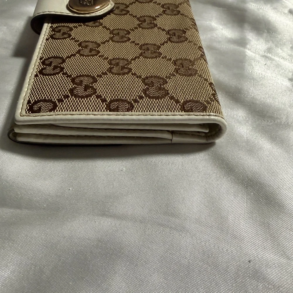 Gucci Brown GG Canvas Continental Wallet with White Trim and Heart Clasp - Picture 12 of 12
